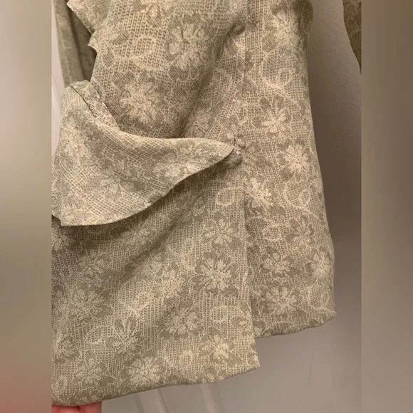 Floral Ruffle pistachio Color Blouse - Picture 3 of 7